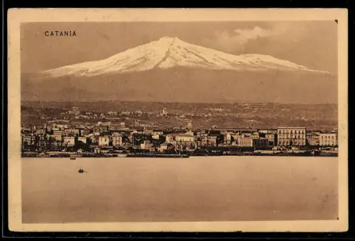 AK Catania, Vista della città con il Monte Etna sullo sfondo