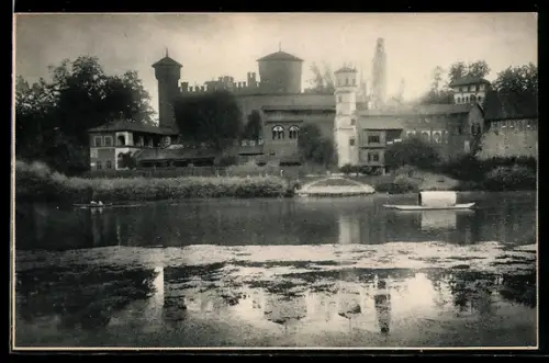 AK Torino, Castello Medioevale sul fiume con riflessi nell`acqua