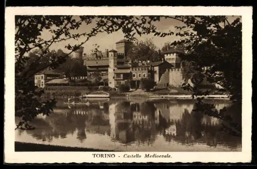 AK Torino, Castello Medioevale con riflessi sul fiume