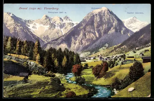 AK Brand /Vorarlberg, Dorf mit Bach und Gebirgspanorama