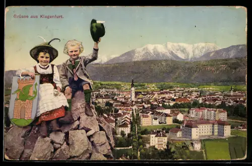 AK Klagenfurt, Panorama mit Trachtenkindern, Stadtansicht und Gebirgspanorama