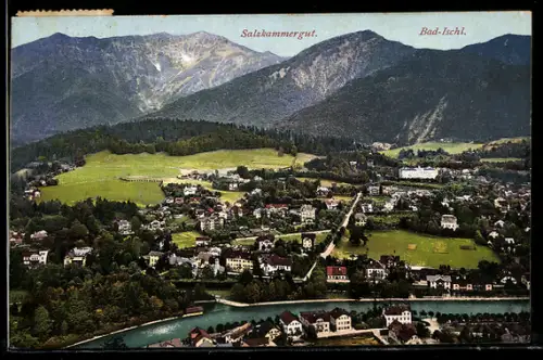 AK Bad-Ischl /Salzkammergut, Panorama mit Ort, Fluss und Bergkulisse