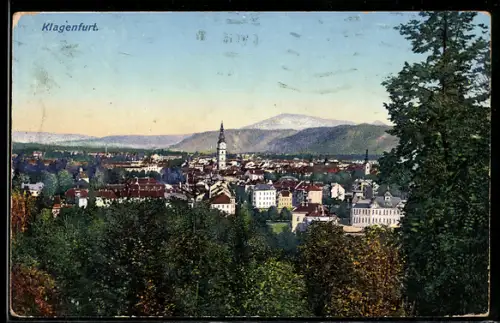 AK Klagenfurt, Stadtansicht vor Gebirgspanorama
