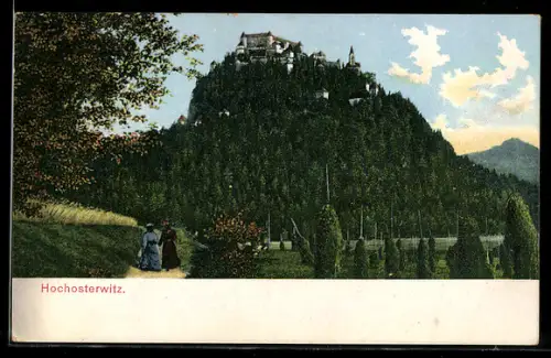 AK Hochosterwitz, Schloss auf Felssporn, Park mit Spaziergängerinnen
