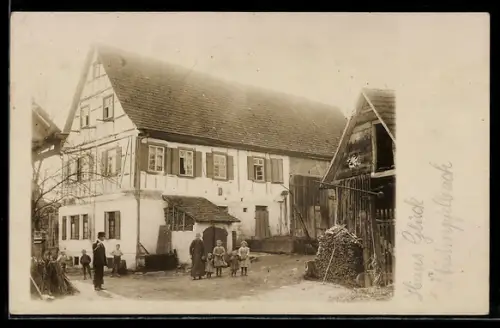 Foto-AK Strümpfelbach, Dores Haus Glück, Gruppe vor dem Haus