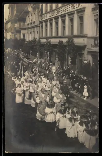 Foto-AK Amberg, Fronleichnamszug am Zahnatelier Ehrensberger
