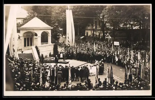 Foto-AK Tegernsee, Weihe des Kriegerdenkmals, Friedhof Seestrasse