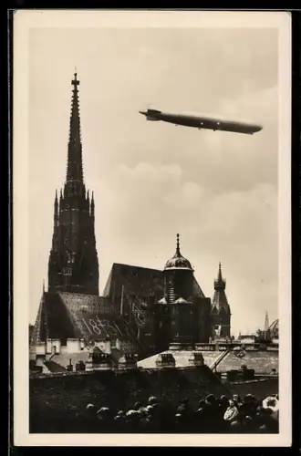 AK Wien, Zeppelin im Fluge über der Stephanskirche