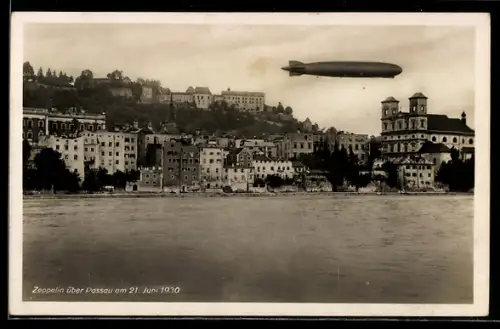 AK Passau, Zeppelin überfliegt den Ort im Jahr 1930