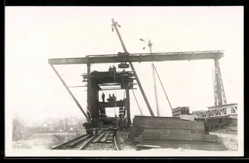 AK Bodenwerder, Weserbrücke der Vorwohle-Emmerthaler Eisenbahn, Bauzustand 1949