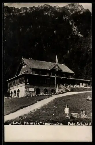 AK Hotel Kamzik, Kinder vor dem Hotel