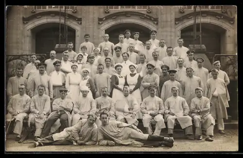 Foto-AK Landau /Pfalz, Kriegsversehrte im Weltkriegslazarett im Jahr 1916