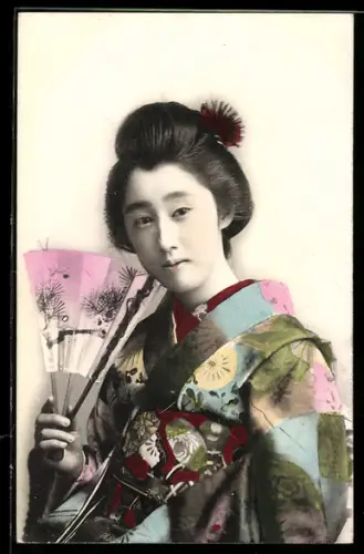 AK Geisha mit einem Fächer