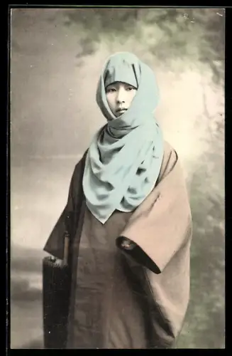 AK Japanische Frau mit Kopftuch, Geisha