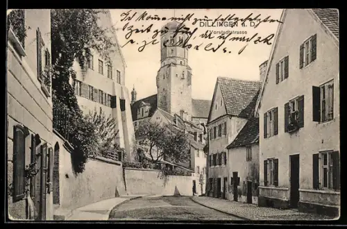 AK Dillingen a. D., Vorstadtstrasse mit Schloss