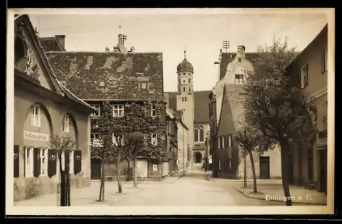 AK Dillingen a. D., Strassenpartie mit Gasthaus zur finsteren Stube