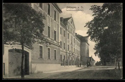 AK Dillingen a. D., Taubstummen-Anstalt mit Strasse