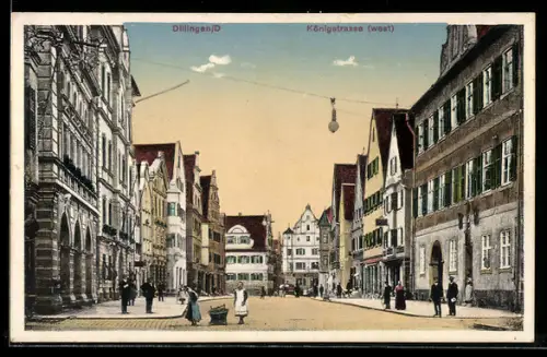 AK Dillingen /D., Königstrasse mit Passanten