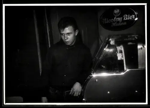 AK Bursche neben Jukebox & Reklameschild Nicolay Bier