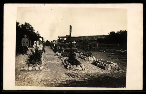 Foto-AK Kriegsgräber, Friedhof für gefallenen Soldaten