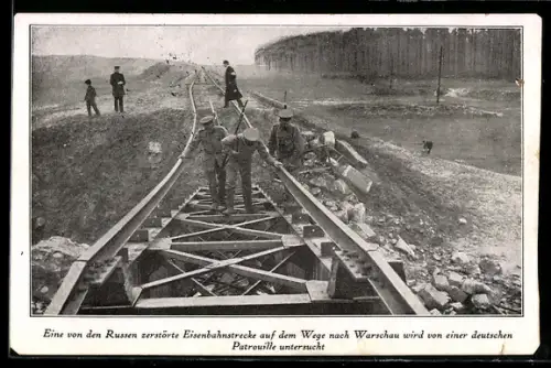 AK Warscha, Eine von den Russen zerstörte Eisenbahnstrecke wird von einer deutschen Patrouille untersuch