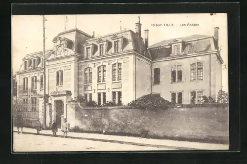 AK Is-sur-Tille, Les Écoles