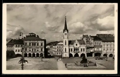 AK Trutnov, Partie am Marktplatz mit Rathaus