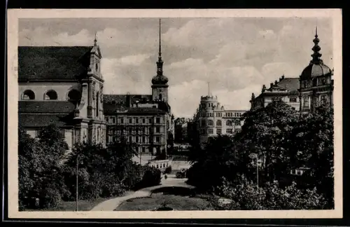 AK Brünn / Brno, Lazansky-Platz, St. Thomas-Kirche und Deutsches Haus