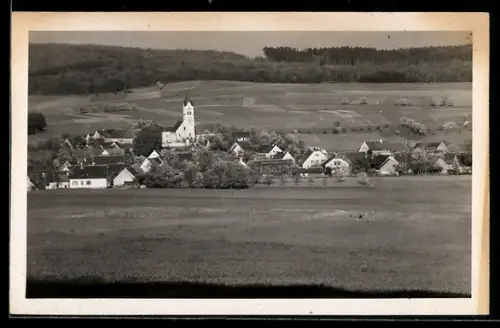 Foto-AK Oberfinningen, Ortsansicht mit Kirche und Umgebung