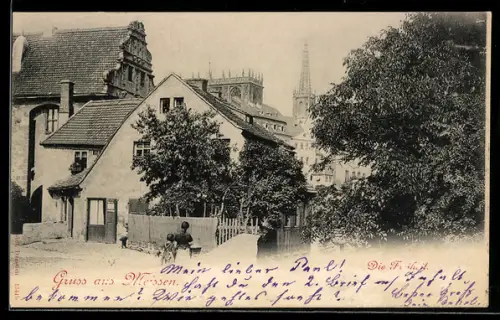 AK Meissen, Strassenszene an der Freiheit, Blick auf Dom und Turm