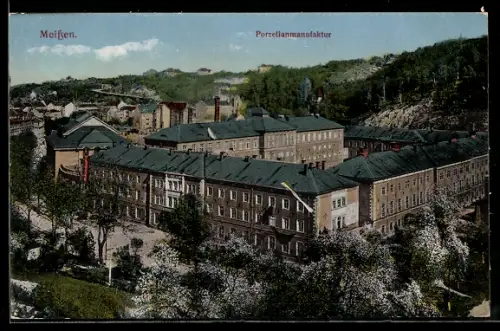 AK Meissen, Porzellanmanufaktur mit Strasse aus der Vogelschau
