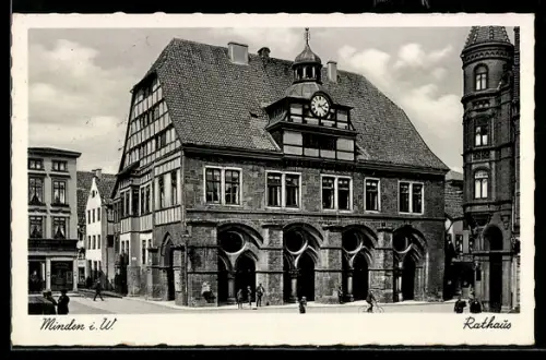 AK Minden i. W., Strassenpartie mit Rathaus