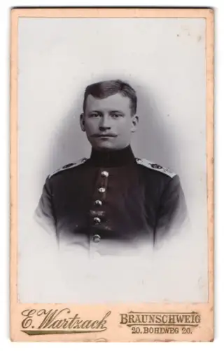 Fotografie E. Wartzack, Braunschweig, Bohlweg 20, Soldat vom Braunschweigischen Inf.-Regiment Nr. 92 in Uniform