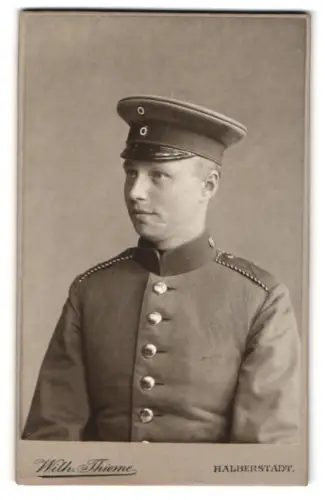 Fotografie Wilm. Thieme, Halberstadt, Plantage, Einjährig-Freiwilliger Obergefreiter vom Regiment Nr. 27 in Uniform