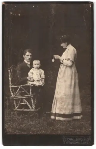 Fotografie Paul Seidel, Wittgensdorf i. S., Familie im Garten, Willy und Liesel Schwabe