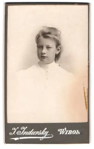 Fotografie J. Indursky, Wiborg, Porträt eines jungen Mädchens