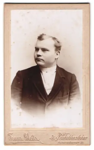Fotografie Franz Gleitze, Neuhaldensleben, Hohenzollernstr. 26, Porträt eines jungen Mannes