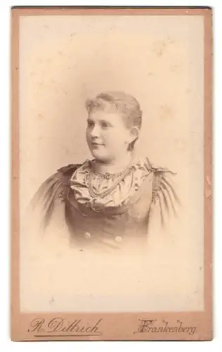 Fotografie R. Dittrich, Frankenberg i. S., Freibergerstr. 33, Porträt einer jungen Frau