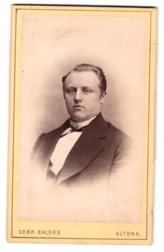 Fotografie Gebr. Ehlers, Altona, Königstrasse 220, Herr Möller im Porträt