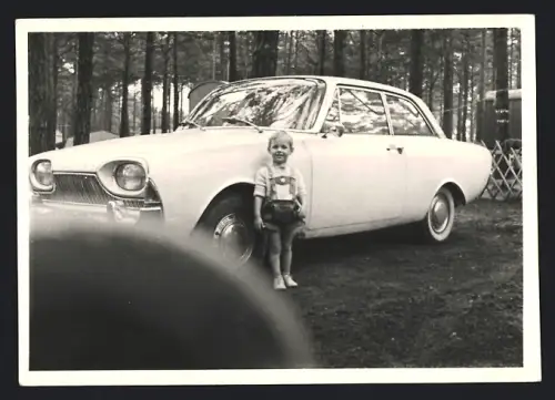 Fotografie Auto Ford Taunus, Knabe & weisses Coupe