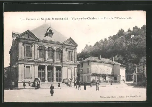 AK Vienne-le-Château, Place de l`Hôtel de Ville