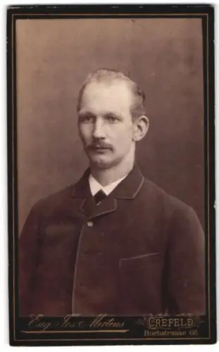 Fotografie Eug. Jos. Mertens, Krefeld, Portrait Mann im Jacket