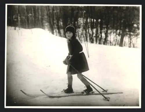 Fotografie Wintersport, Mädchen auf Ski