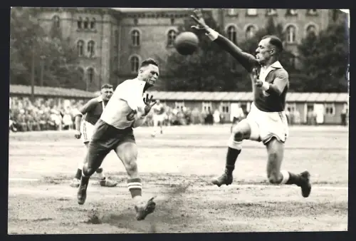 Fotografie Georg Schmidter, Frankfurt / Main, Feldhandball, Handball - Spielszene