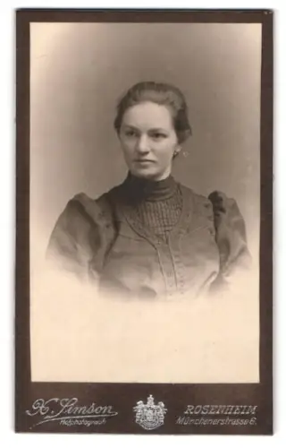 Fotografie X. Simson, Rosenheim, Münchenerstrasse 6, Porträt einer jungen Frau