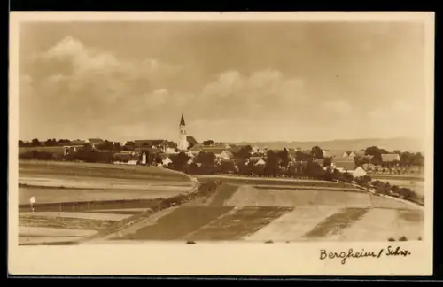 AK Bergheim /Schw., Ortsansicht mit Kirche und Feldern