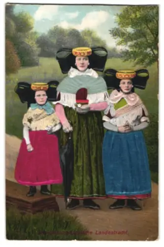 Relief-AK Mutter und Töchter in Schaumburg-Lippischer Landestracht