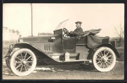 Foto-AK Auto mit jungem Mann am Steuer