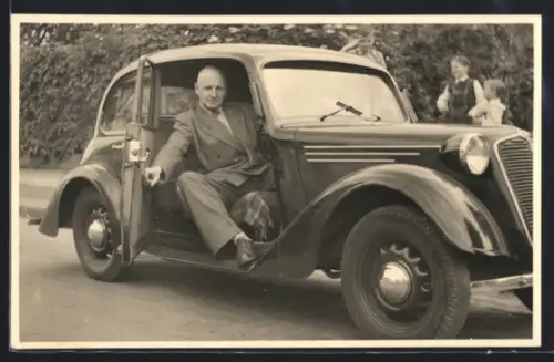 Foto-AK Auto Tatra 57B mit hinten angeschlagener Fronttür