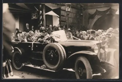 Foto-AK Tscheochoslowakischer Präsident Masaryk (TGM) im Auto, 1924